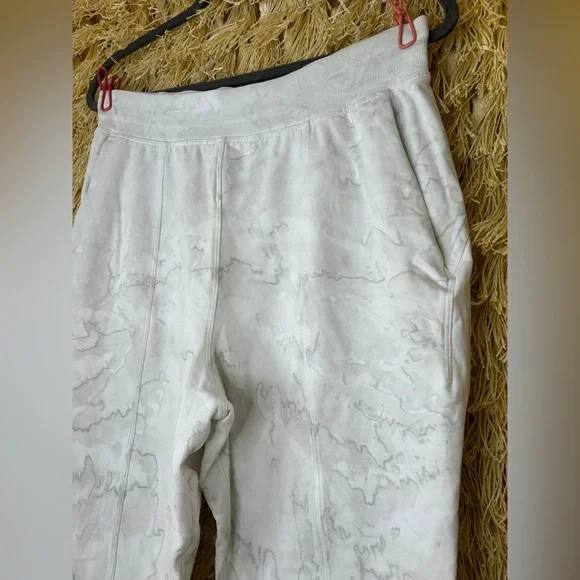 ✨PRISTINE EUC✨ Lululemon LA Sweat Pant 26" Watercolor Wash White / Stargaze- 10 - Picture 10 of 14